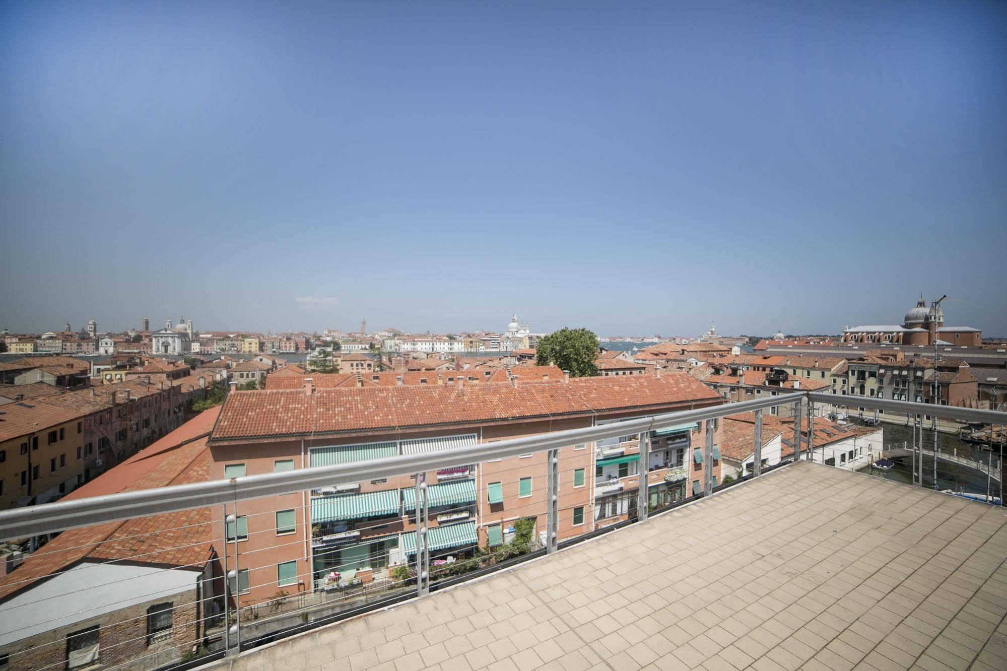 Sunny Terrace Hostel Venecia Exterior foto