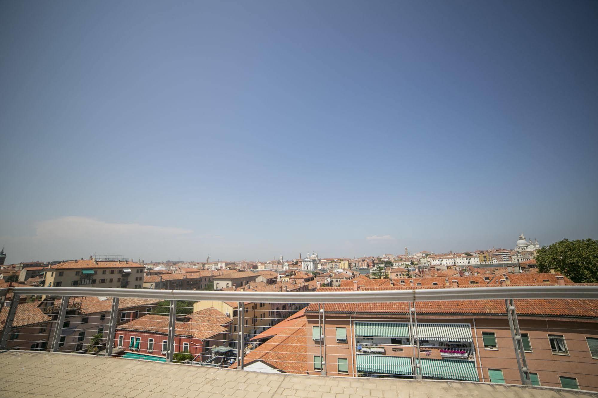 Sunny Terrace Hostel Venecia Exterior foto